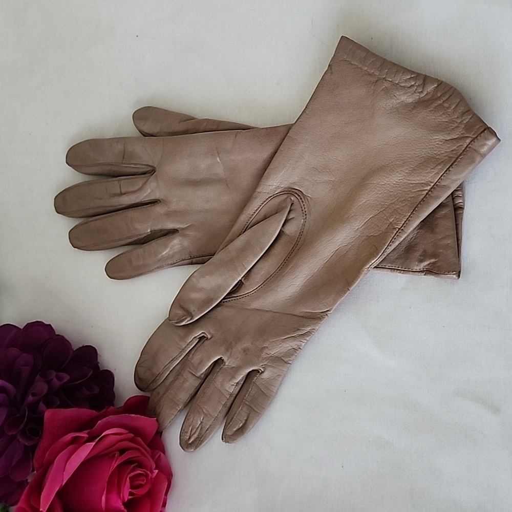 Miss Aris Vintage Light Brown Leather Silk Lined Gloves 6 1/2